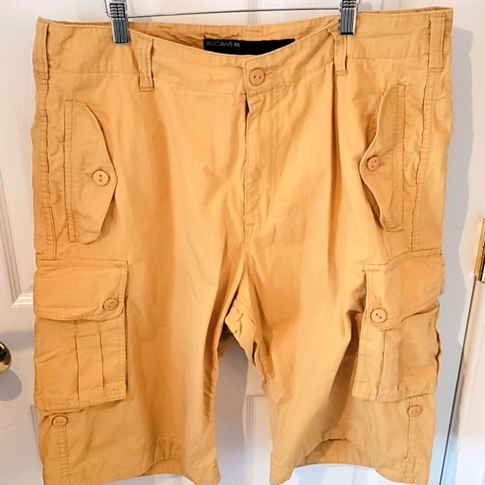 Rocawear Men’s Khaki Tan Cargo Shorts